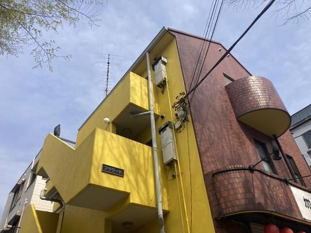 横浜市青葉区柿の木台のマンションの建物外観