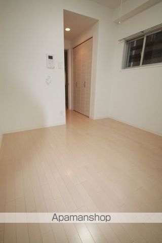 ウィングコート船場の居間写真