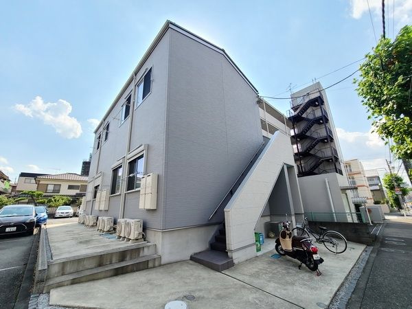 【ヴィラ・トークス多摩の建物外観】