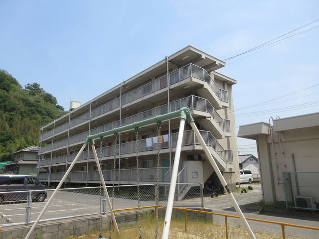 【倉敷市水島北亀島町のマンションの建物外観】