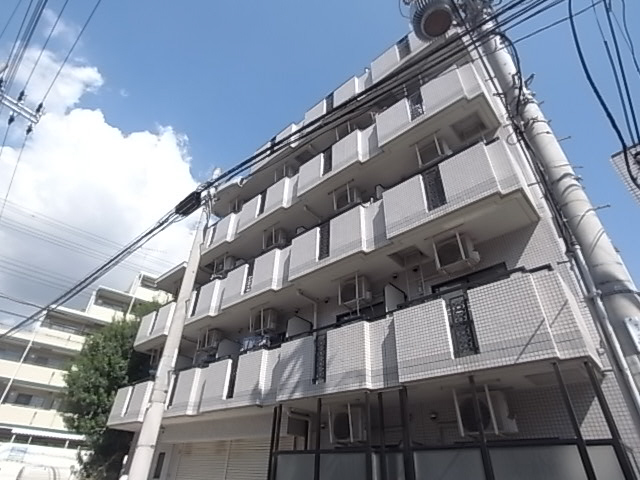 【神戸市灘区岩屋中町のマンションの建物外観】