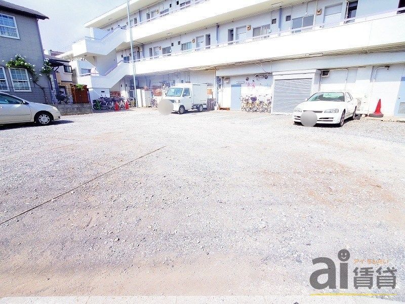 【東村山市本町のマンションの駐車場】