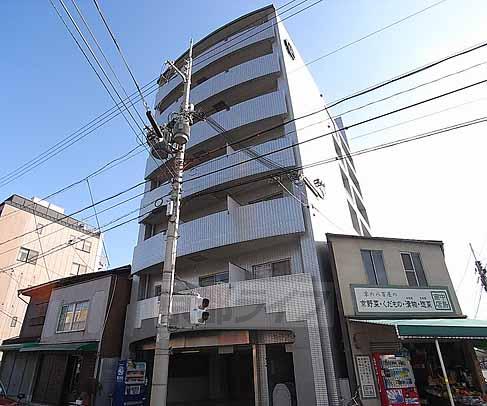 【京都市下京区稲荷町のマンションの建物外観】