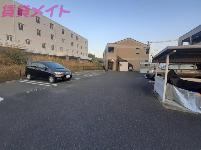 【いなべ市大安町南金井のアパートの駐車場】