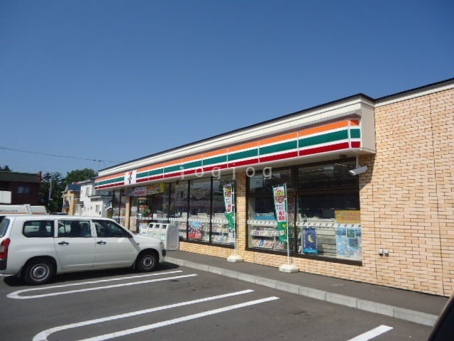 コンビニ　セブンイレブン函館見晴公園通店（コンビニ）まで587m
