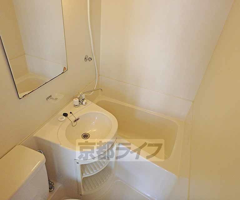 バス・シャワールーム　バスルームです。