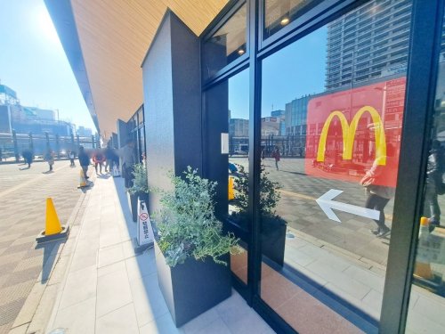 飲食店　マクドナルド エキア越谷店（飲食店）まで521m
