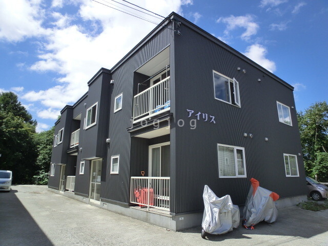 【札幌市豊平区月寒東三条のアパートの駐車場】