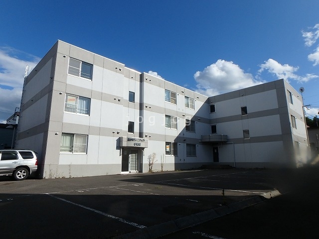 【札幌市南区澄川六条のマンションの建物外観】