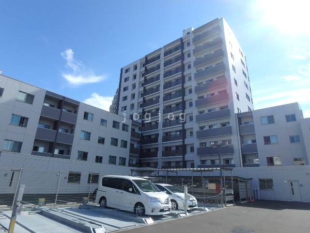 札幌市白石区菊水三条のマンションの建物外観