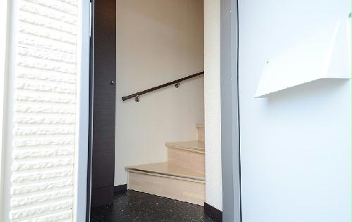 玄関　備品や設備仕様は号室等により異なります現地をご確認下さい。