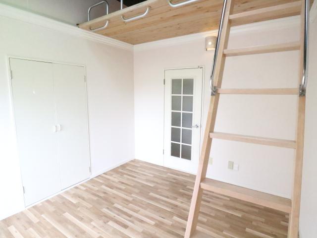 居室・リビング　コンパクトで使いやすい洋室です