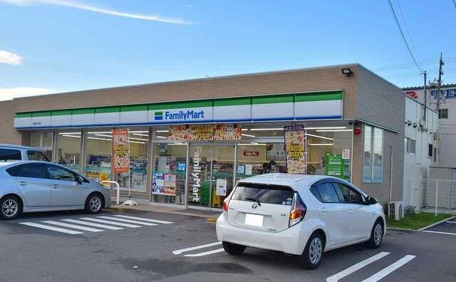 コンビニ　ファミリーマート緑西大高店（コンビニ）まで170m