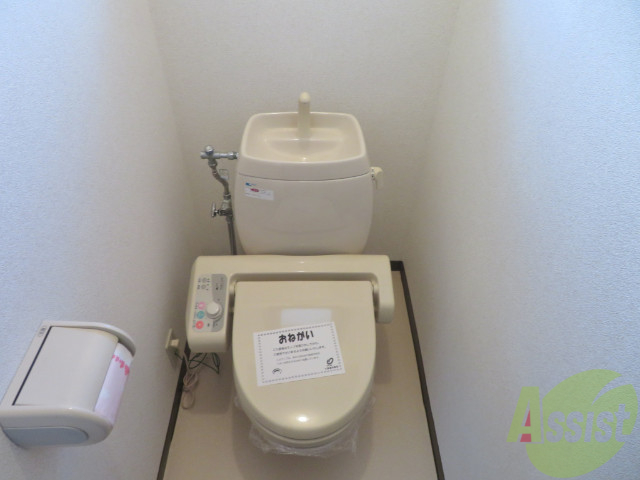 トイレ　ウォシュレット機能がついたトイレです。安心して使用できますね