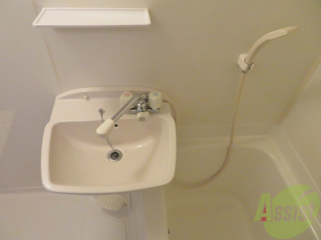 洗面設備　洗面台。朝の身支度はここでばっちり決めましょう。