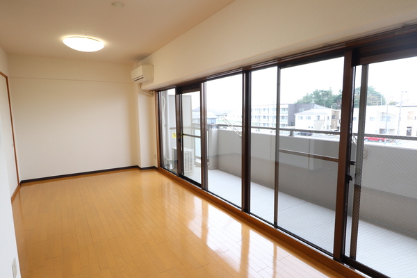 居室・リビング　ＦＲへリフォーム済み