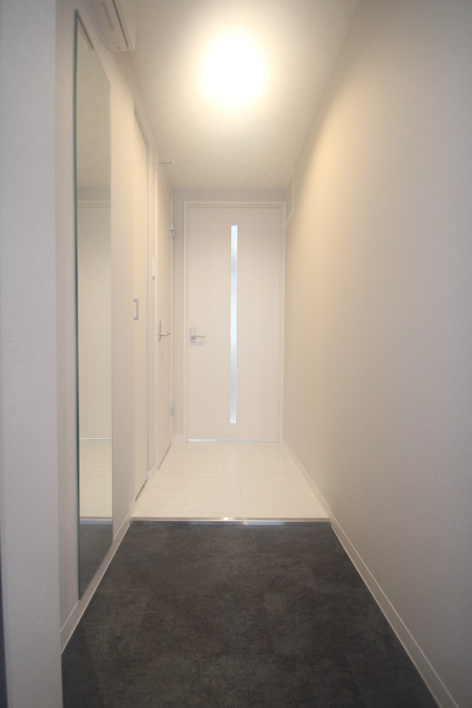 玄関　広々としたリビングです！