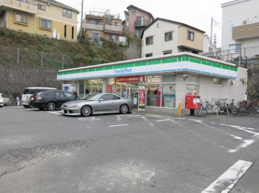 コンビニ　ファミリーマート 湘南港が丘店（コンビニ）まで532m