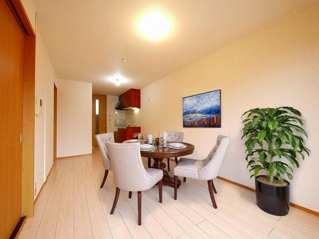 居室・リビング　CGで家具等を配置したもので家具等は含まれません