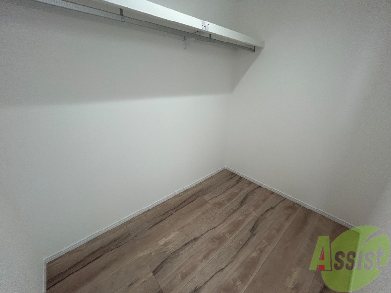 その他部屋・スペース　寝室はこちらです。ベッドは問題無く置ける広さです。