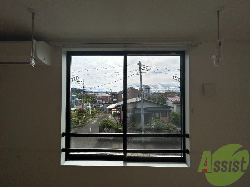 バルコニー　ベランダはございませんが、室内物干しが付いています。