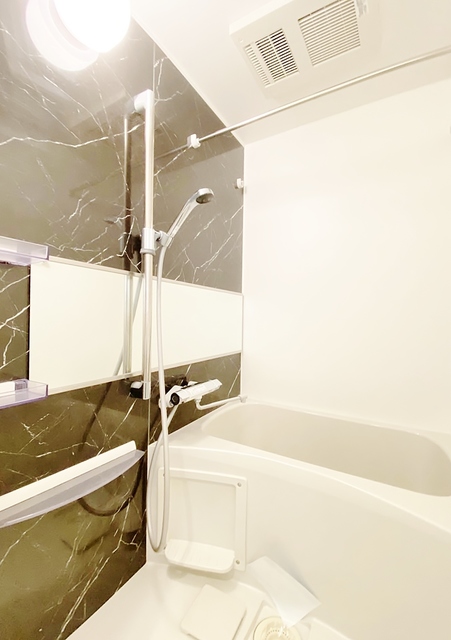 バス・シャワールーム　浴室乾燥・暖房・２４時間換気機能付