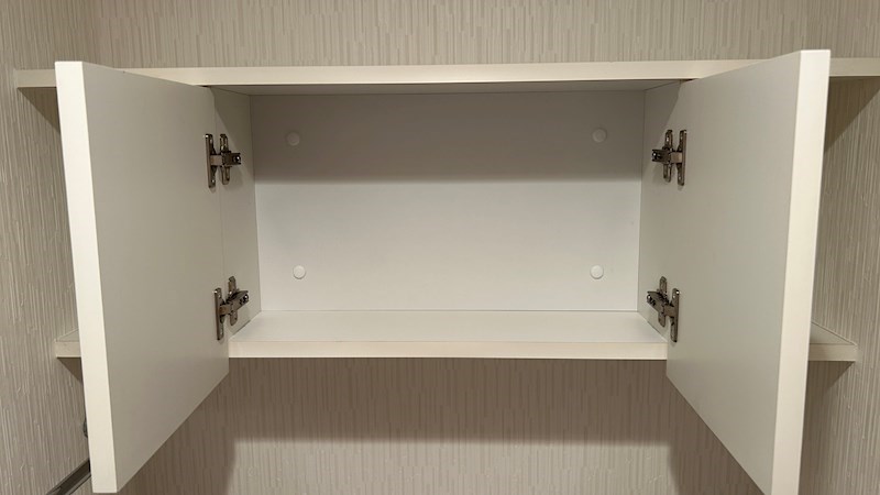 収納　トイレ上部には収納棚があり便利♪