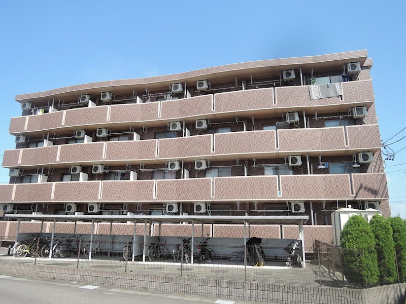 建物外観　地震に強い鉄筋コンクリート造り！