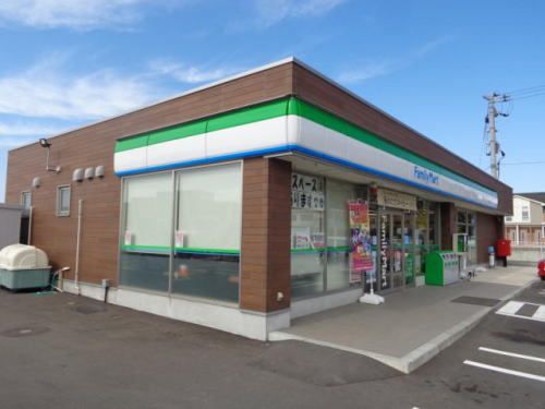 コンビニ　ファミリーマート 金津花乃杜店（コンビニ）まで400m
