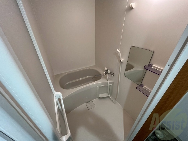 バス・シャワールーム　ユニットバスです。疲れを癒すのに欠かせませんね！