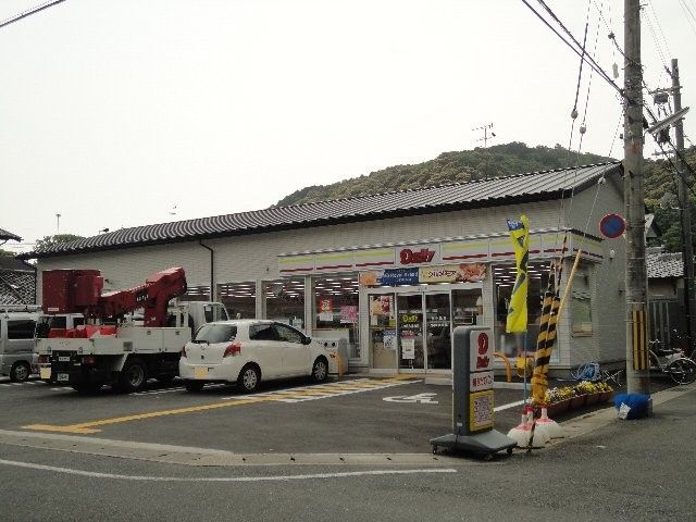 コンビニ　デイリーヤマザキ松尾大社前店（コンビニ）まで394m