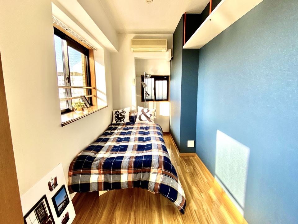 洗面設備　４．５畳の洋室．Ｗベッド置ける広さです