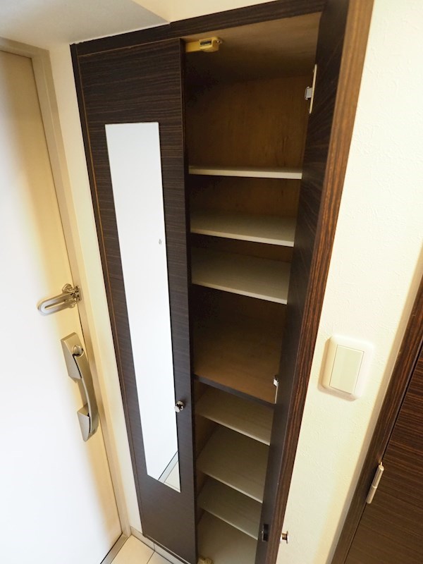 玄関　収納充実★トールタイプの玄関。