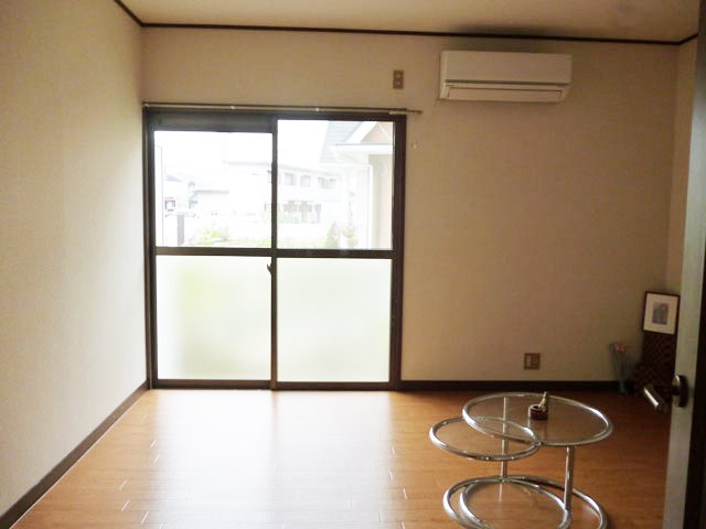 居室・リビング　８帖の広め洋室☆※家具は付きません