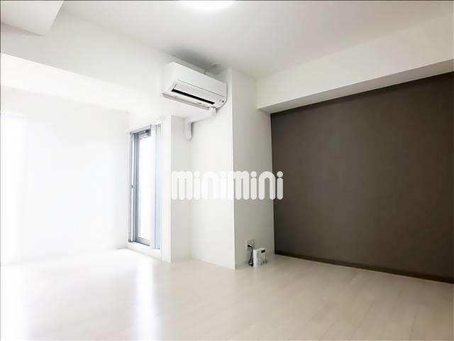 居室・リビング　９帖超えの広めの洋室