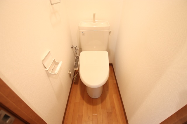 トイレ　※別室の参考写真の為、現況優先です。