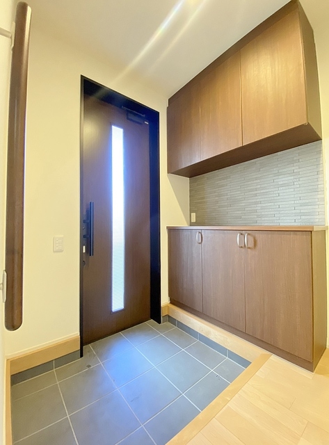 玄関　玄関収納たっぷりあります