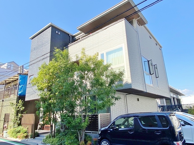 建物外観　静かな住宅地の角地にございます