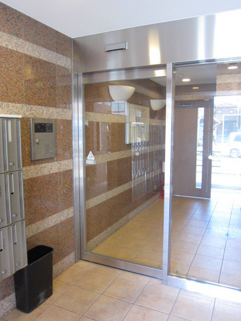 エントランス　家電・家具が1式揃っております。