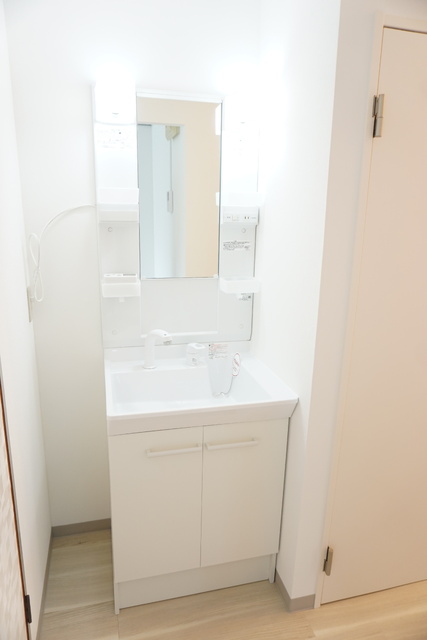 洗面設備　シャワー付き洗面化粧台