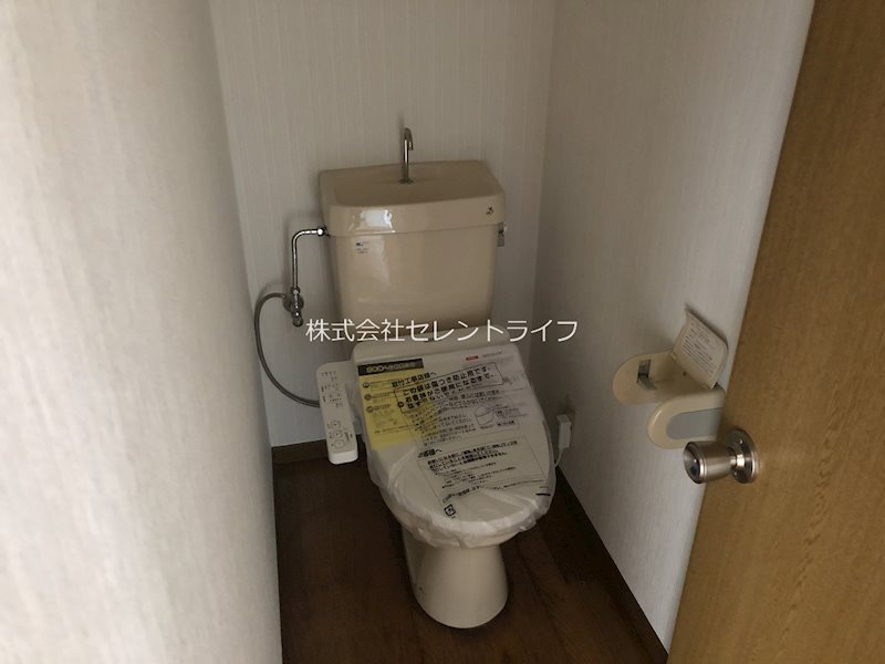 トイレ　温水洗浄便座付きトイレ
