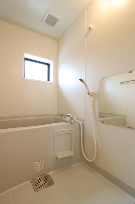 バス・シャワールーム　落ち着いた空間のお風呂です