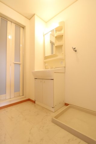 洗面設備　コンパクトで使いやすい洗面所