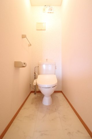 トイレ　清潔感のあるトイレです