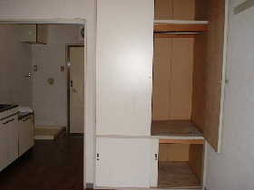 収納　パイプハンガー付なのでジャケット等も収納可能ですね☆