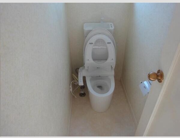 トイレ　嬉しいウォシュレット付きのトイレ！便座温かいですよ♪