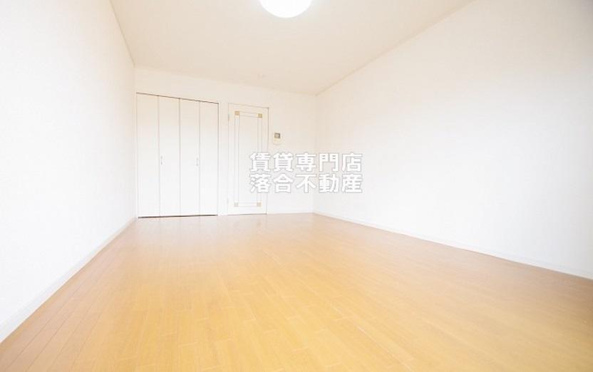 その他部屋・スペース　開放感のある落ち着いた色調のお部屋