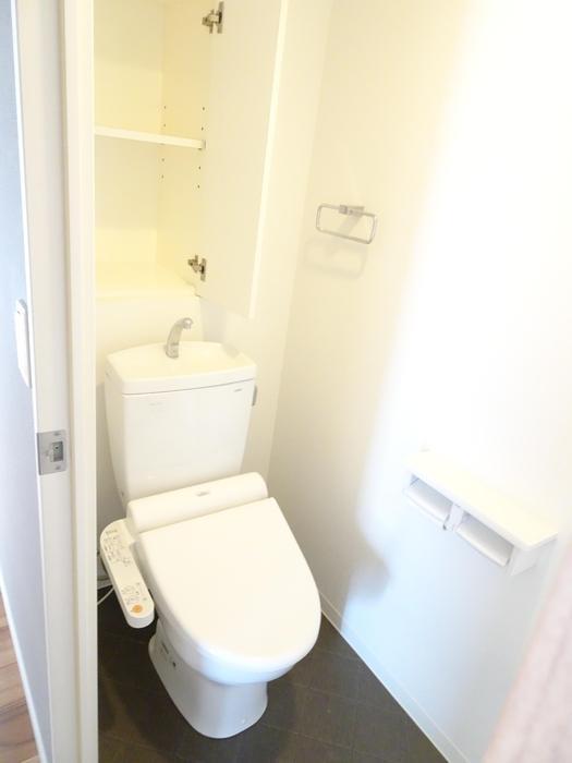 トイレ　温水洗浄暖房便座