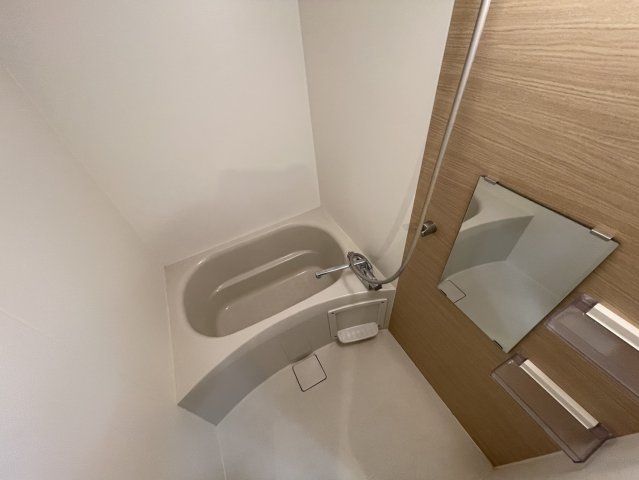 バス・シャワールーム　同物件別部屋写真