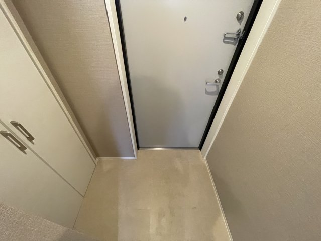 玄関　同物件別部屋写真